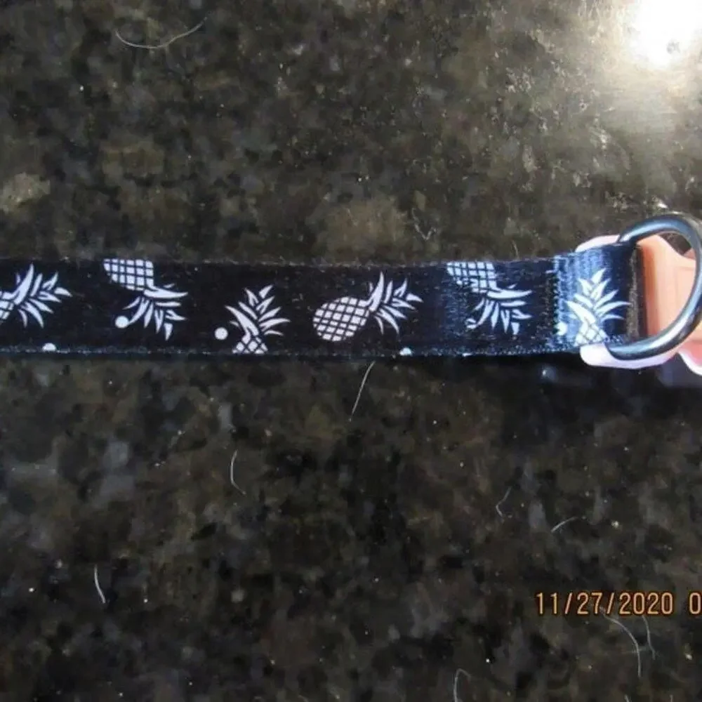 Black dog collar with pink pineapples​